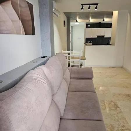 Modern 3 Bedrooms Apartment