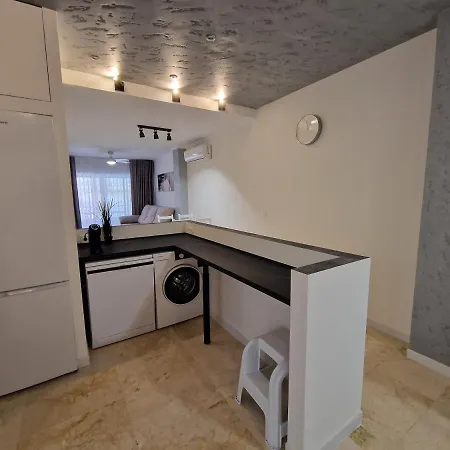 Modern 3 Bedrooms Apartment *