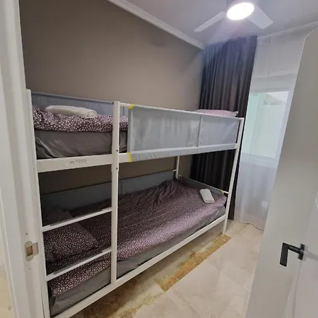 Modern 3 Bedrooms Apartment *